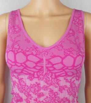 Dames top corrigerend met geboorduurde print J&amp;C Roze